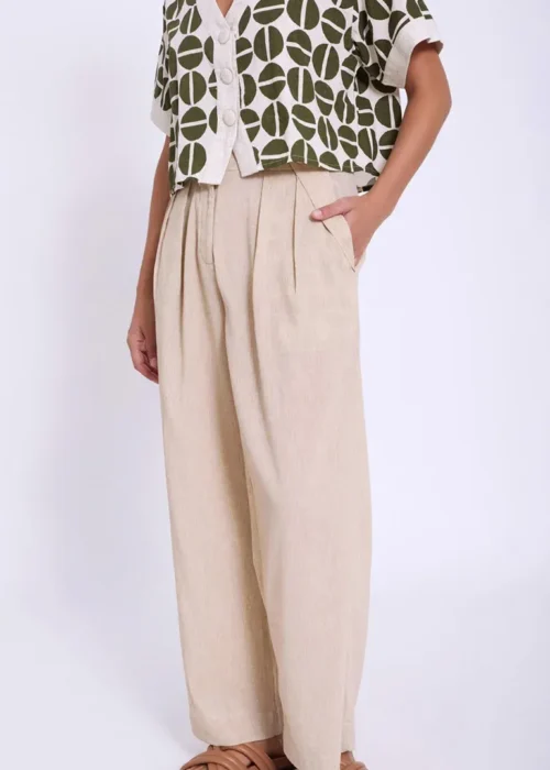 Pantalón detalle bolsillos