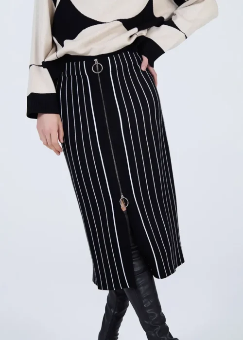 Falda negra raya